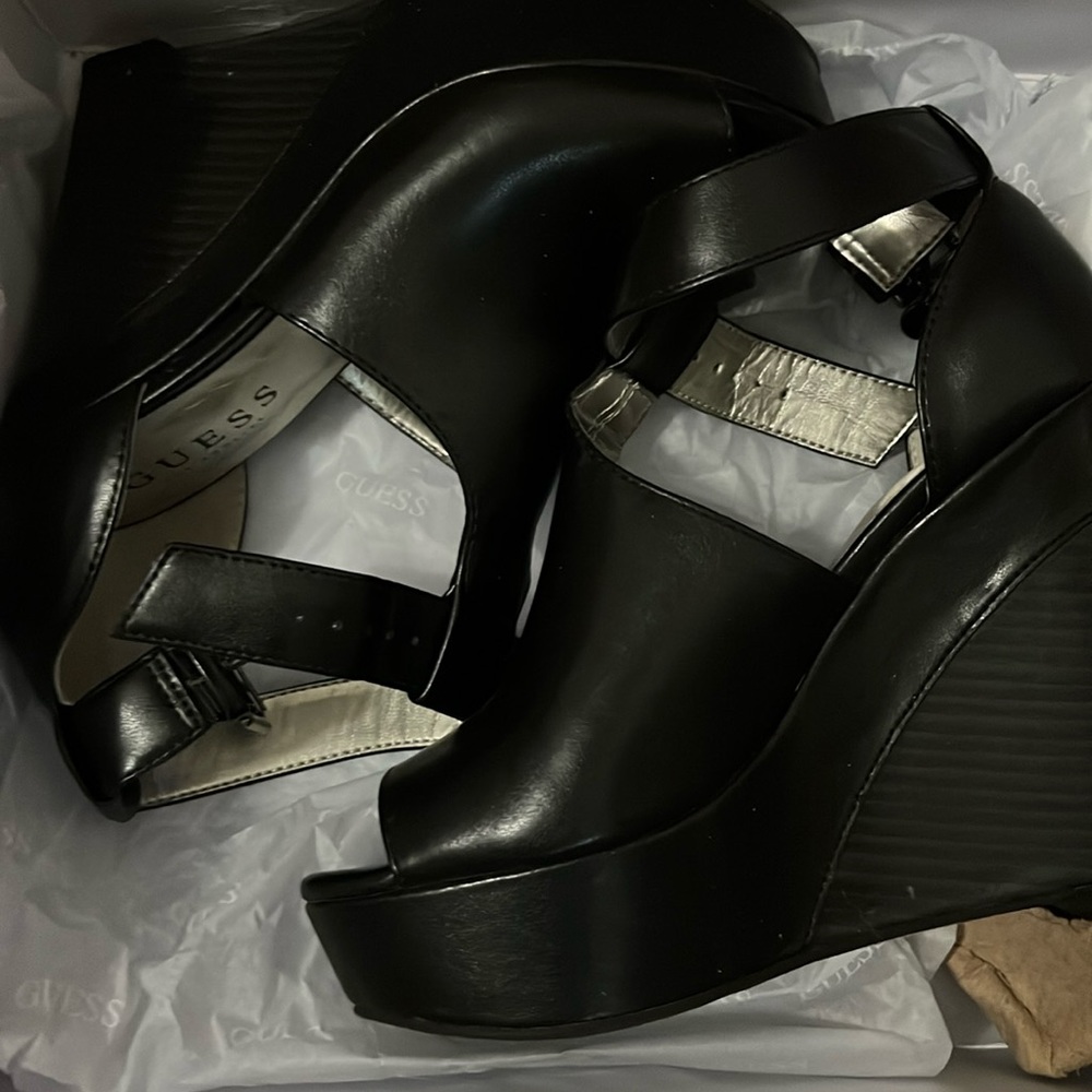 Guess 👠 wedges black open toe